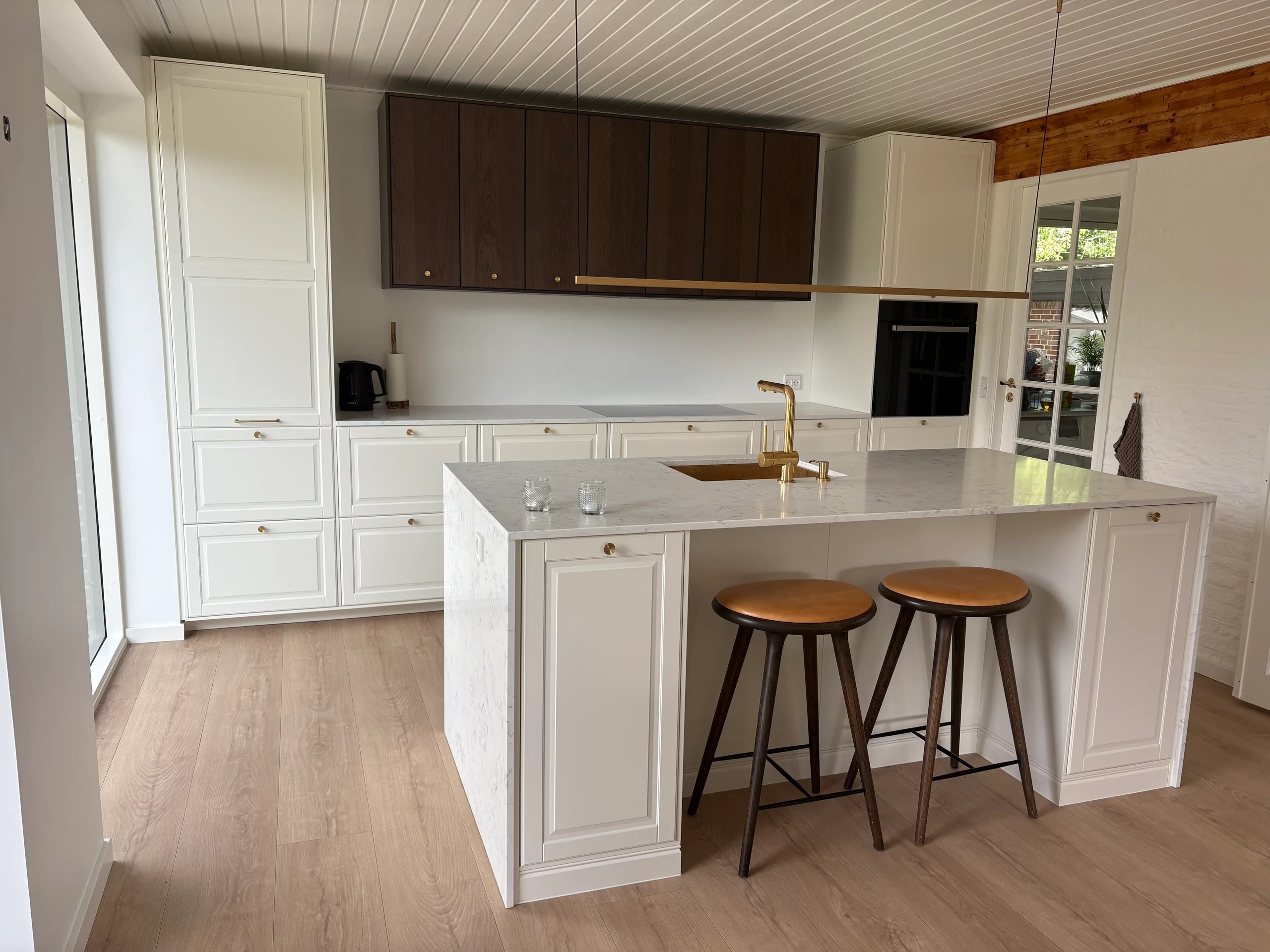 Detalje af Technistone-bordplade med projektplanlægning