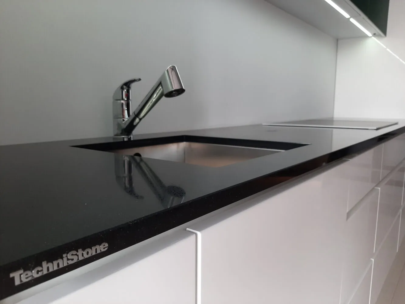 Gobi Black Technistone bordplade – reference 3