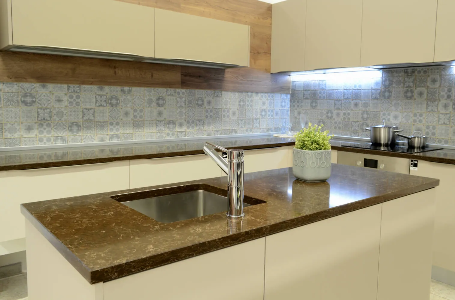 Noble Athos Brown Technistone bordplade – reference 3